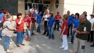 Před ubytovnou ve slovenském Komárně pod vedením našich přátel ze sboru Gaudium